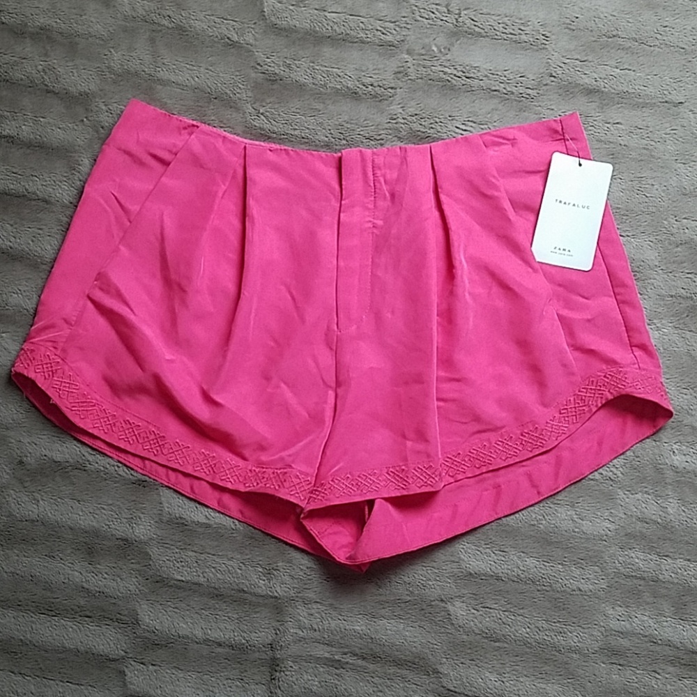 🌻Zara Coral Shorts with Embroidered trim